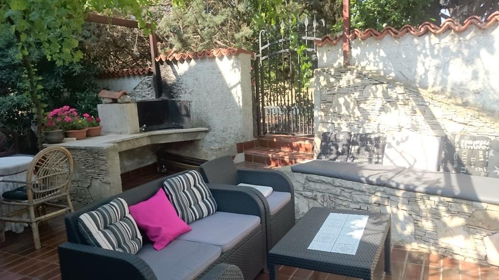 Collins Apartments Pula Luaran gambar