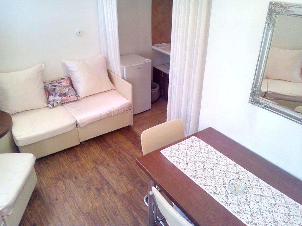 Collins Apartments Pula Luaran gambar